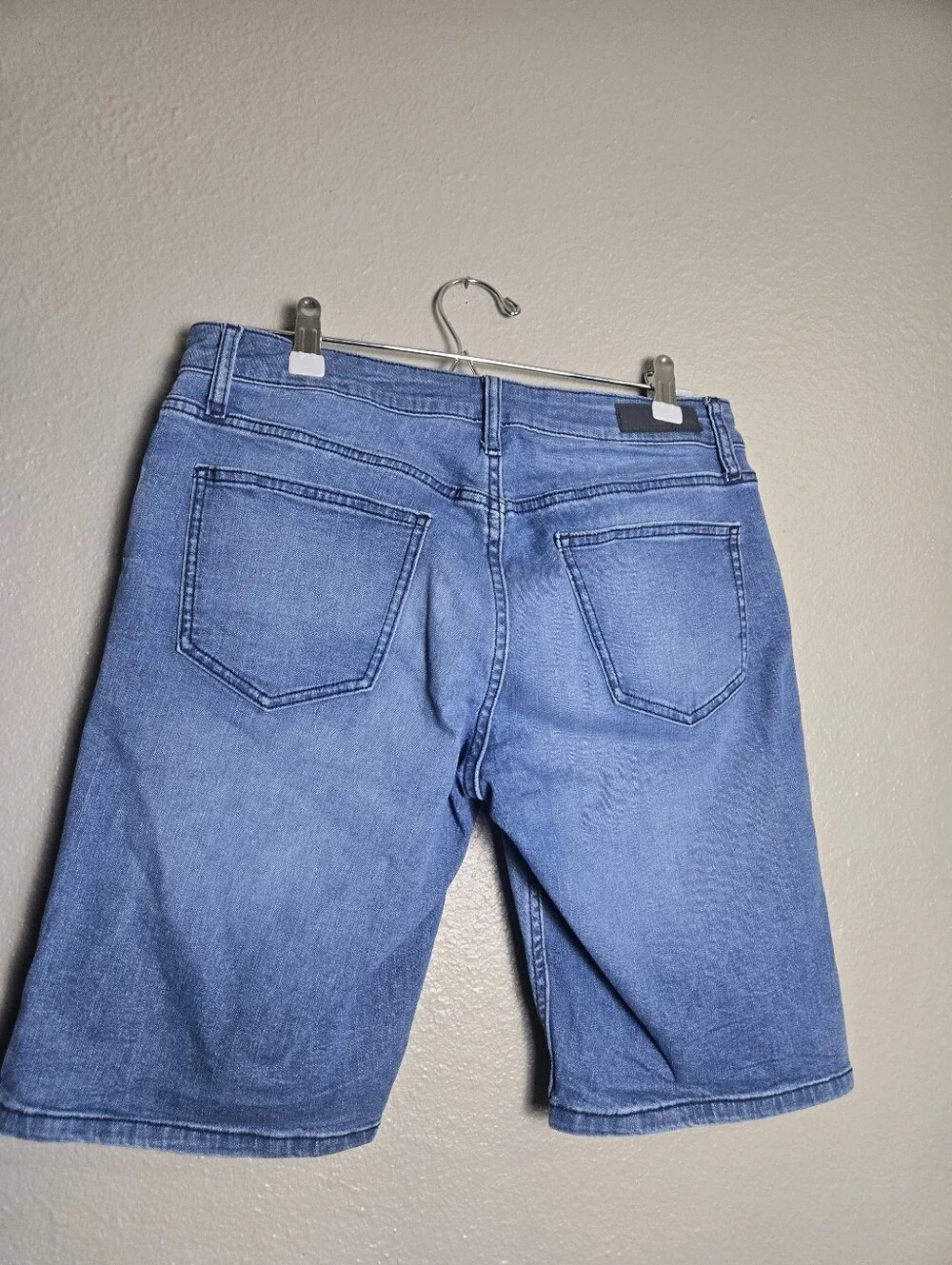 Calvin Klein City Short Size 10 Medium Wash